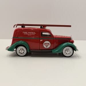 Conoco 1935 Ford Fire Patrol Diecast Car Crown Premiums